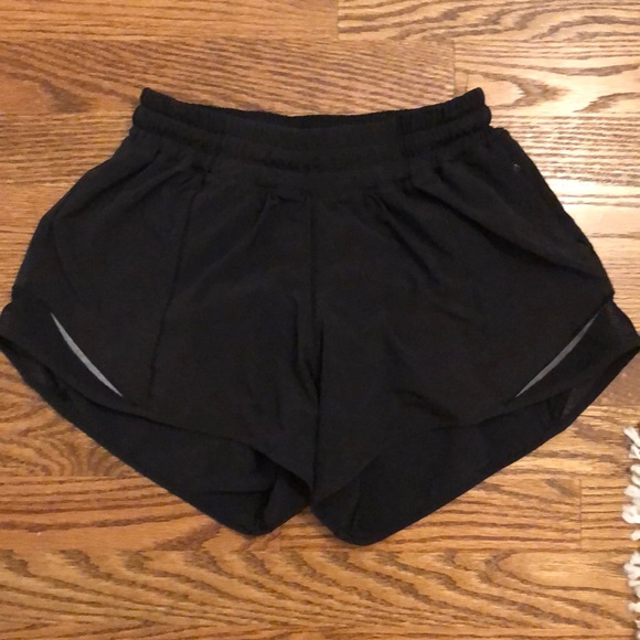 Lululemon Hotty Hot Short Black size 4 tall - Picture 4 of 5